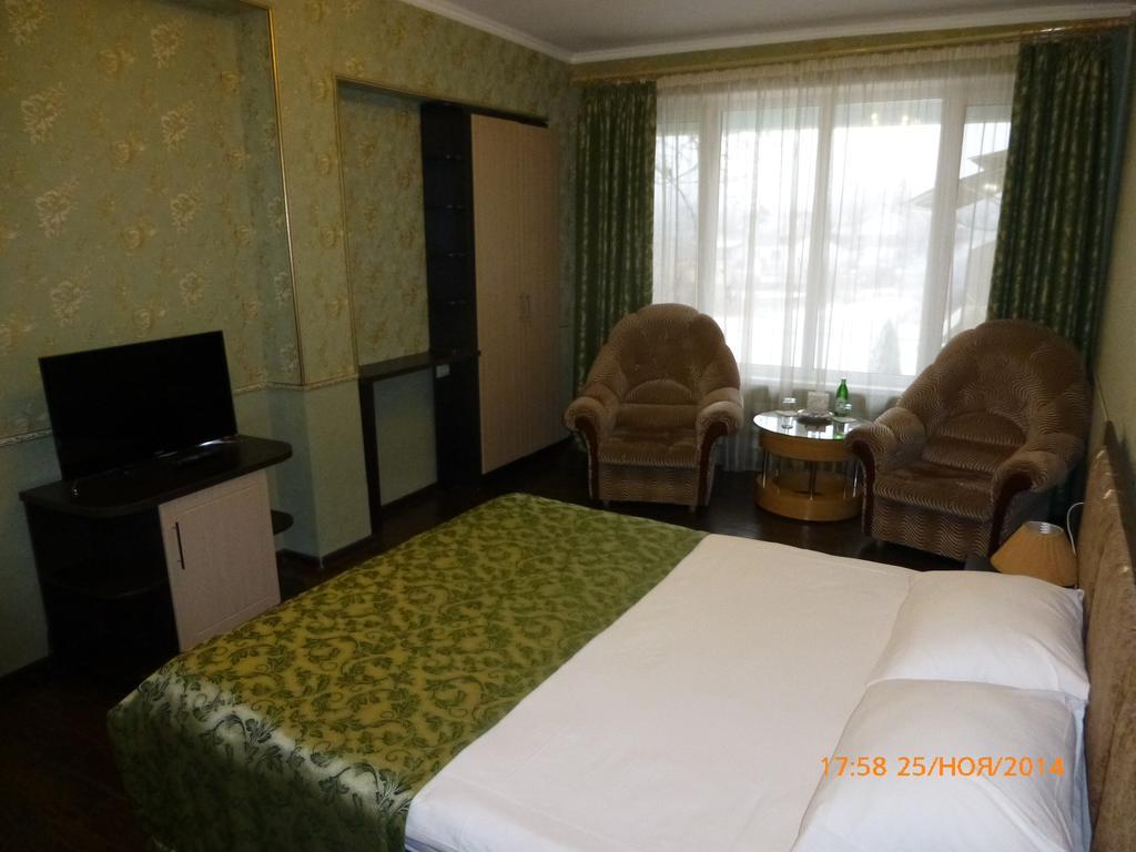 Y Reki Hotel Essentuki Room photo